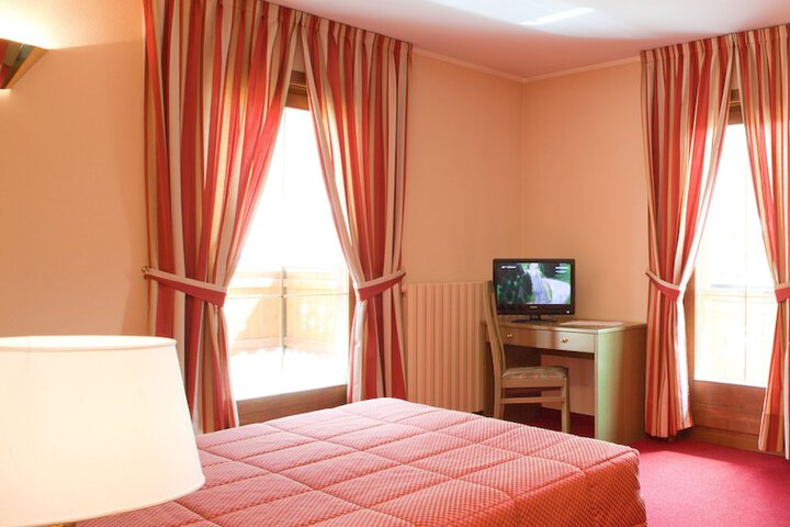 Room 2 of 20