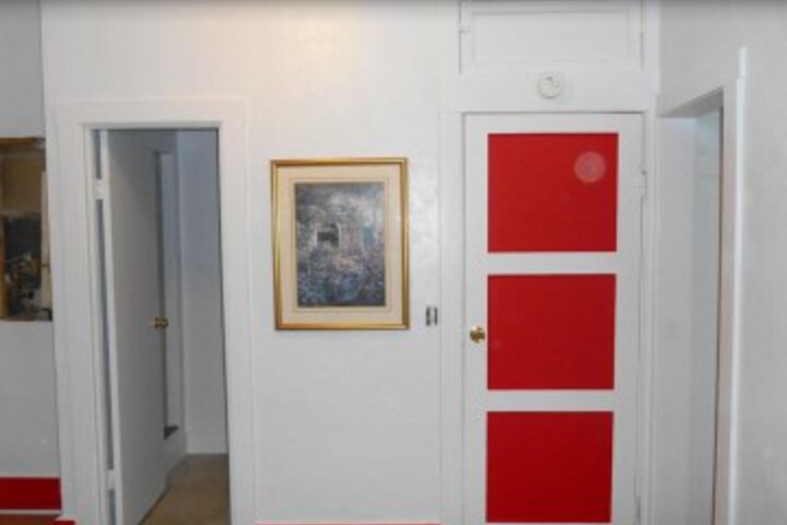 Room 4 of 10