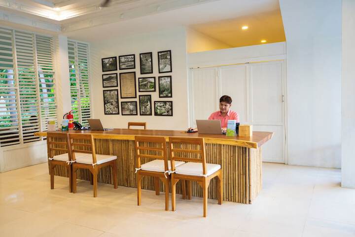 Hotel Interior 5 of 183