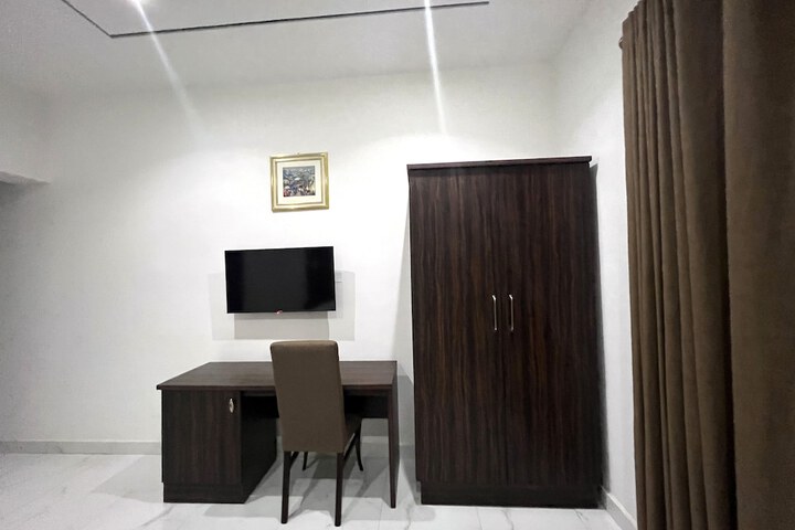 Room 31 of 100