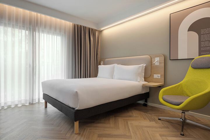 Room 15 of 28