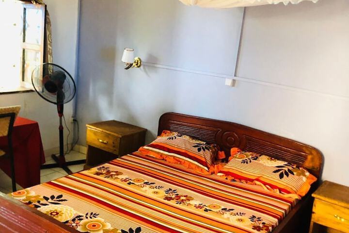 Room 4 of 28