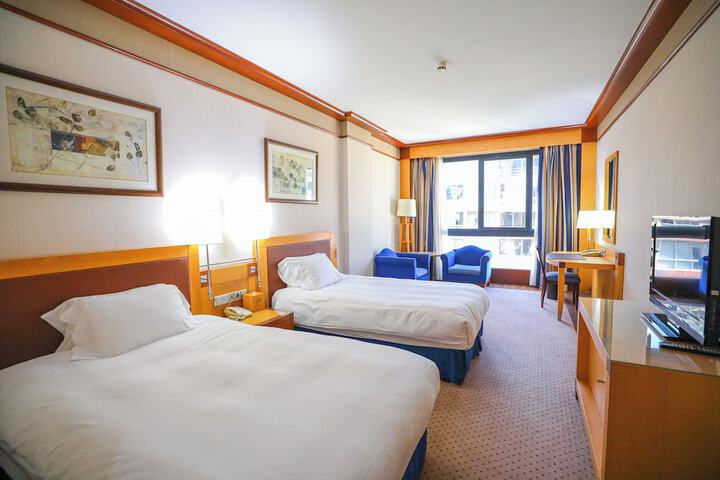Room 27 of 135