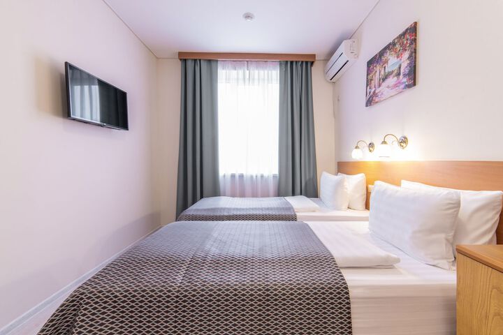 Room 16 of 122