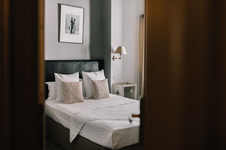 Room 2 of 49