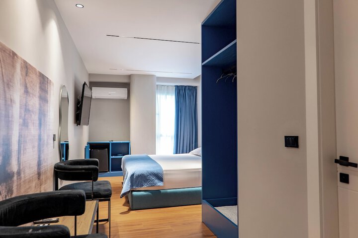 Room 27 of 132