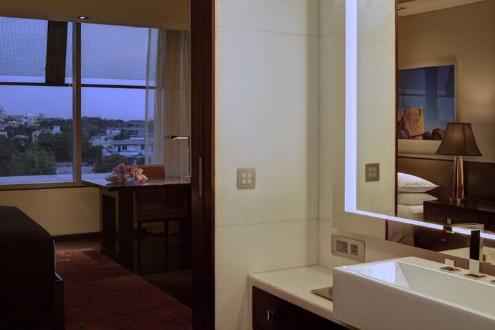 Room 17 of 143
