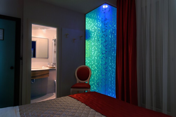 Room 23 of 76
