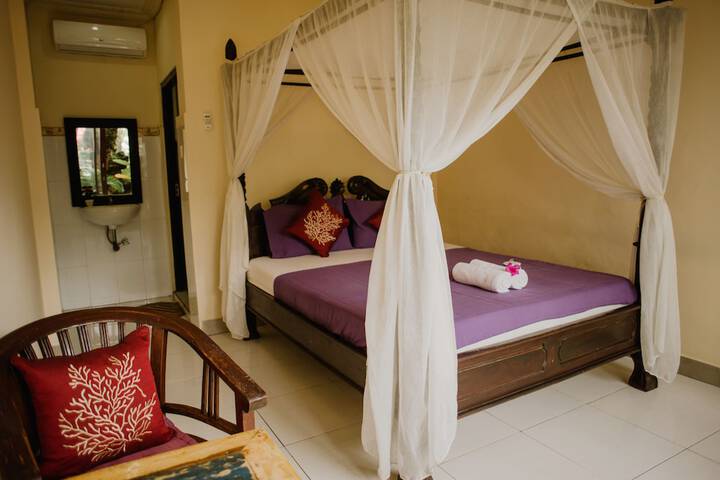 Room 12 of 27