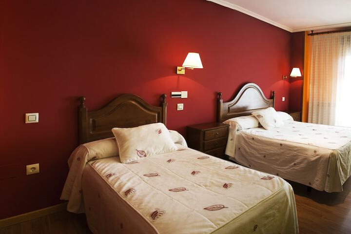 Room 9 of 34