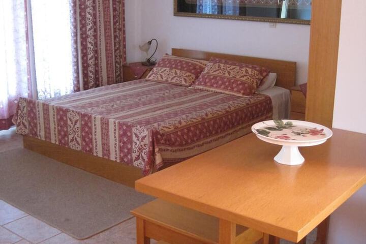 Room 6 of 33