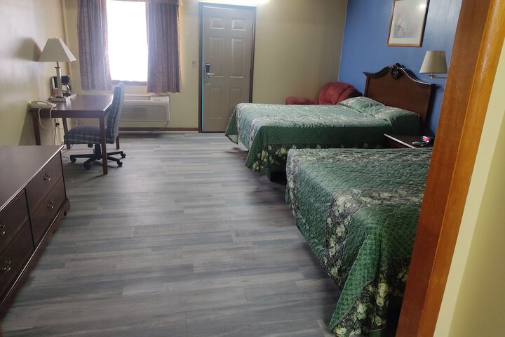 Room 9 of 28