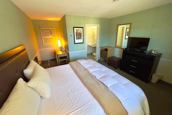 Room 16 of 40