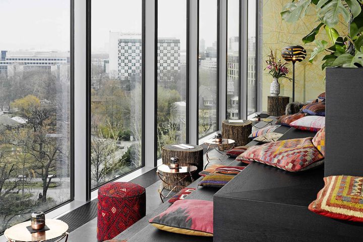 Lounge 46 of 62