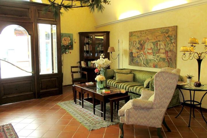 Hotel Interior 9 of 142