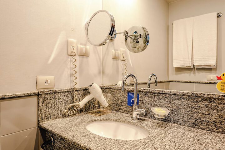 Room 125 of 240