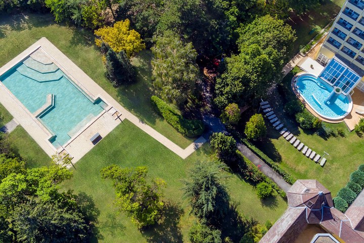 Hotel Pool