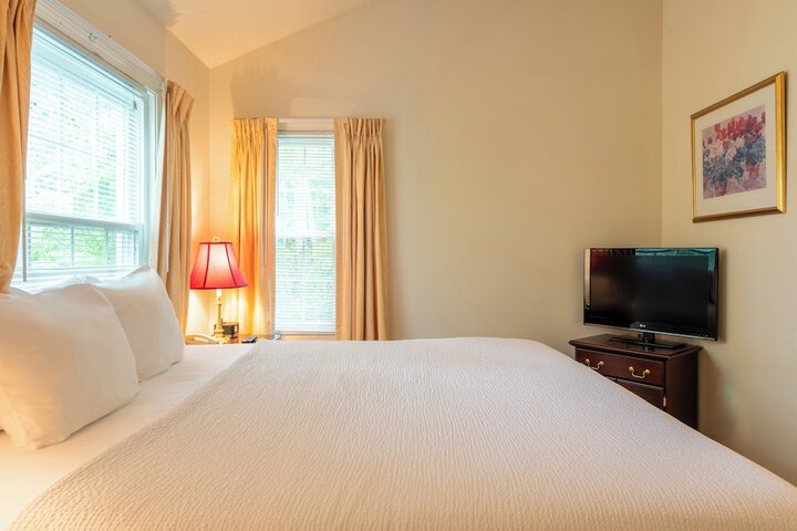 Queen Bed Accessible (23 of 38)
