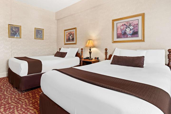 1 Double Bed Flat Screen Television Desk High Speed Internet Accessible Microwave and R (1 of 7)