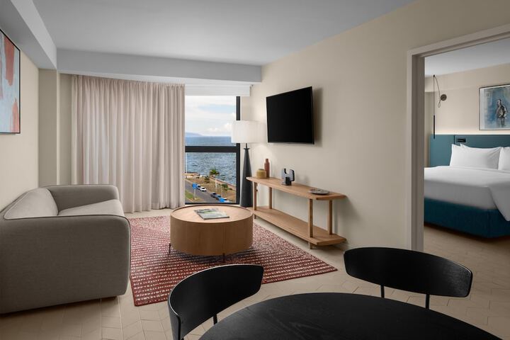Room 33 of 104