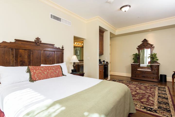 Room 16 of 28