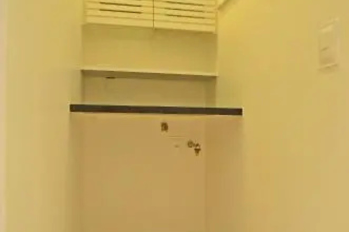 Room 6 of 11