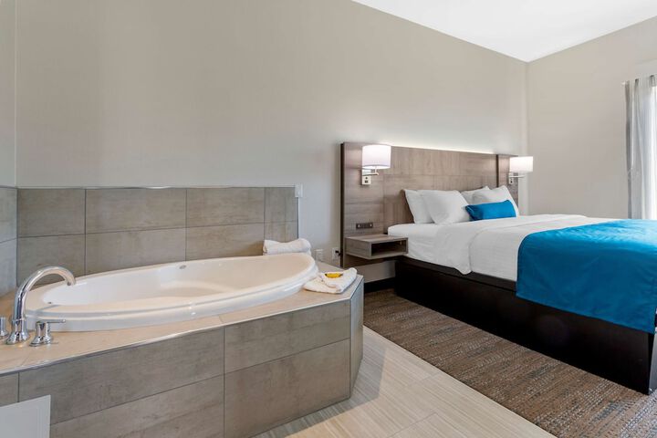 Private spa tub
