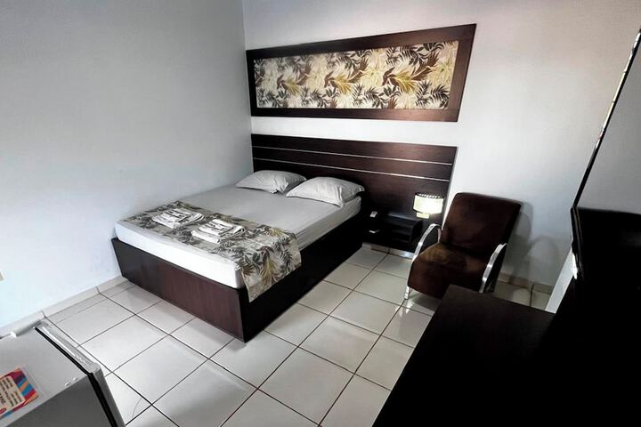 Room 4 of 13