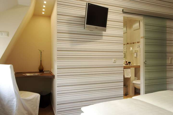 Room 13 of 47