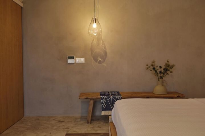 Room 4 of 157