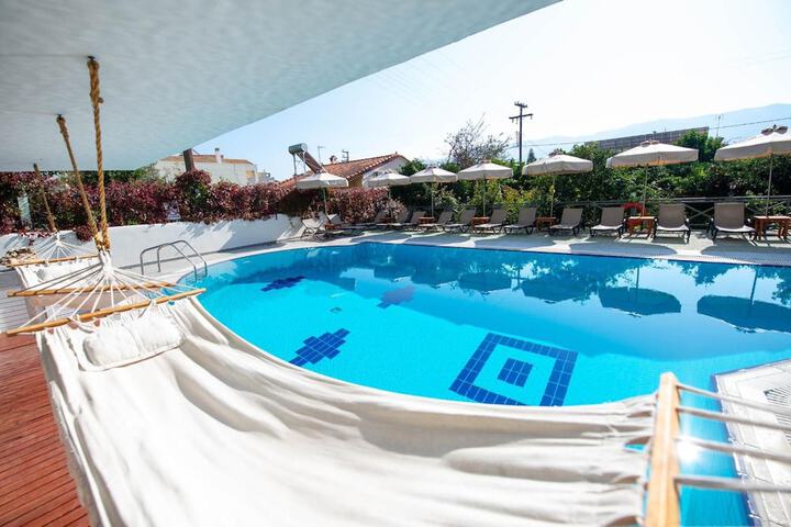Pool 47 of 60