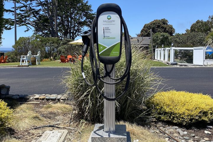 Electric vehicle charging station