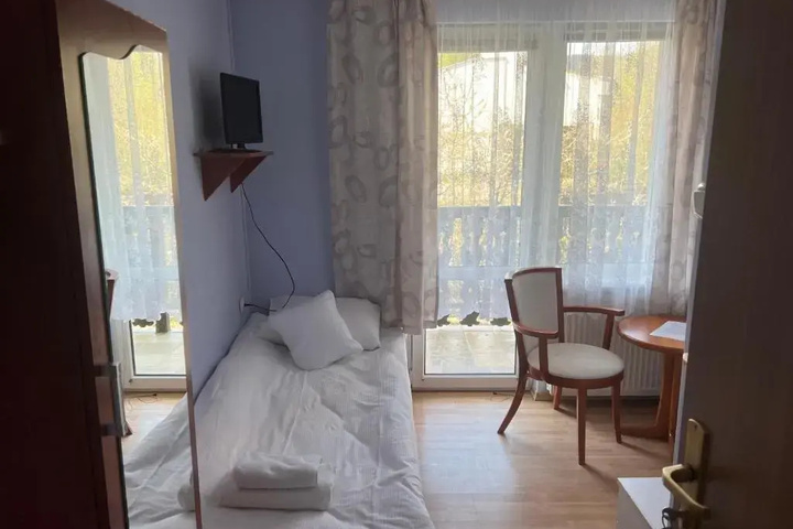 Room 3 of 16