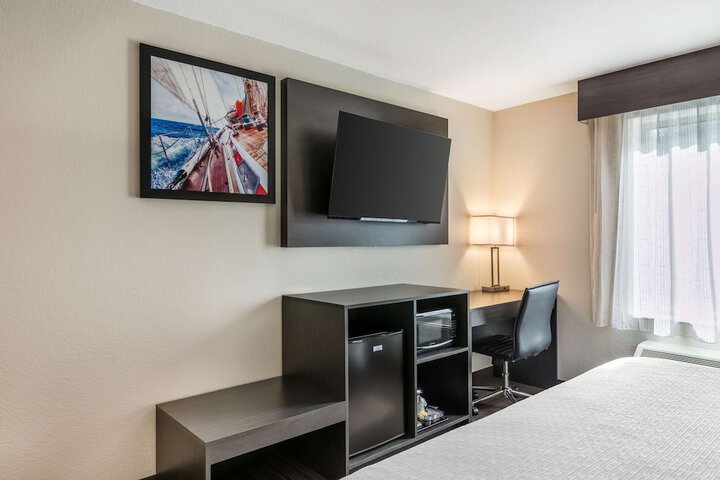 1 King Bed Microwave and Refrigerator Full Breakfast (8 of 21)