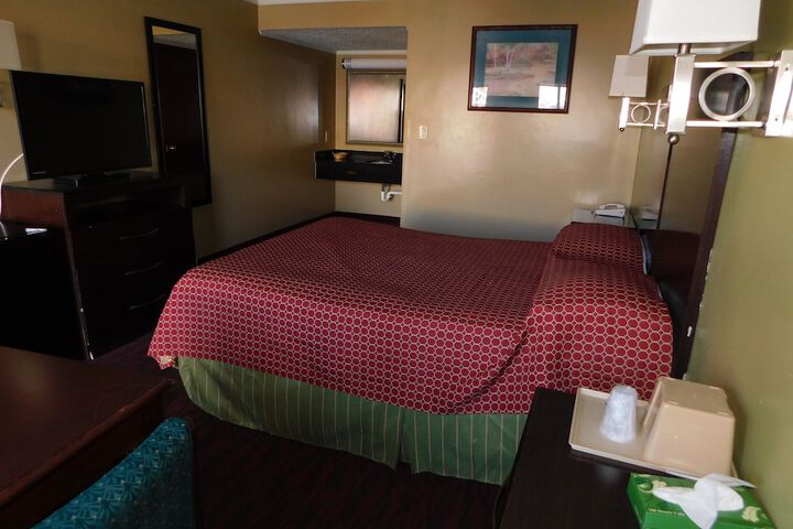 Room 5 of 33