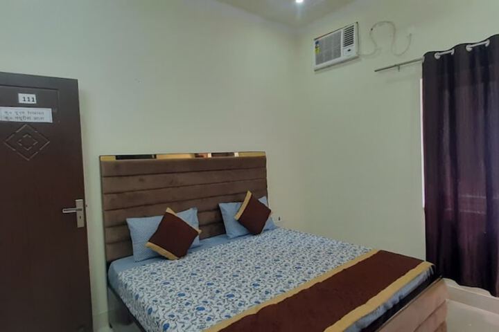 Room 7 of 14