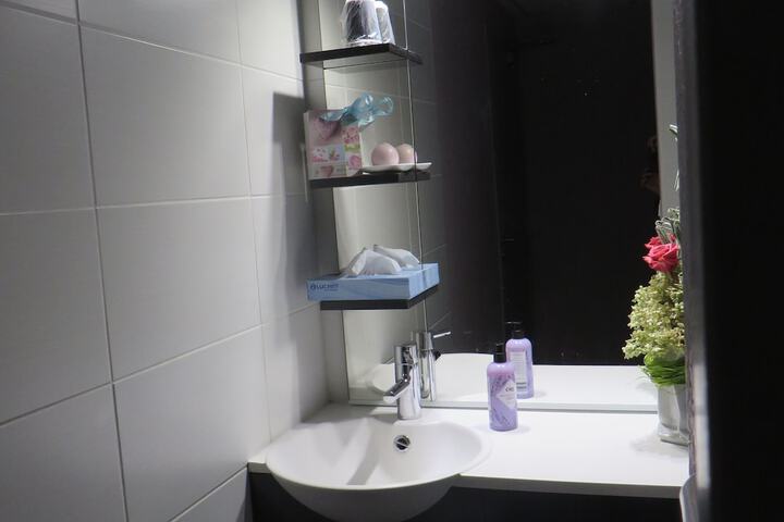 Room 33 of 53