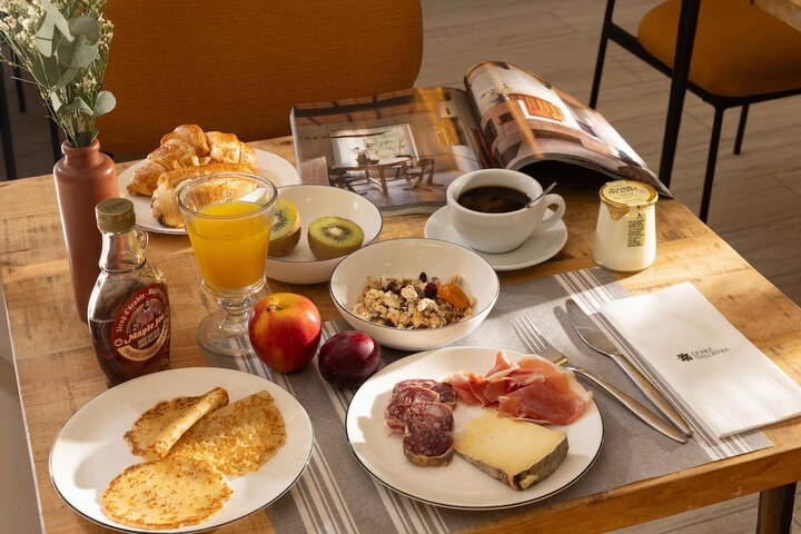 Breakfast/Coffee Service 34 of 44