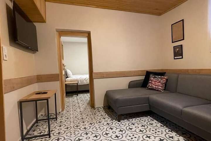 Room 22 of 42