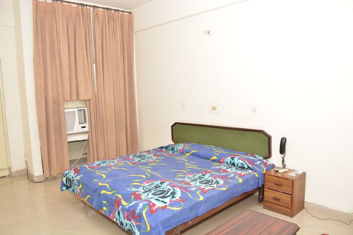 Room 6 of 21