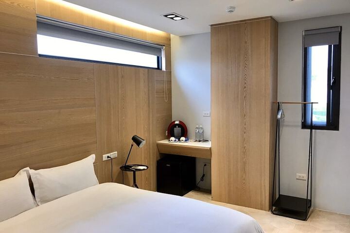 Room 43 of 100