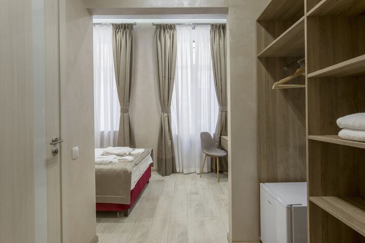 Room 6 of 67