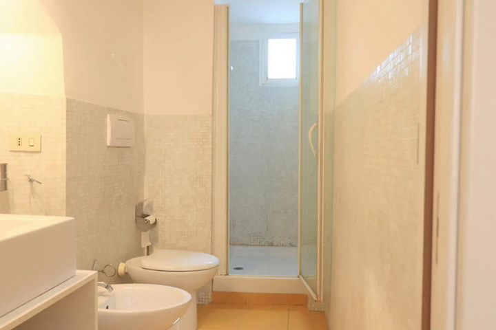 Room 6 of 15