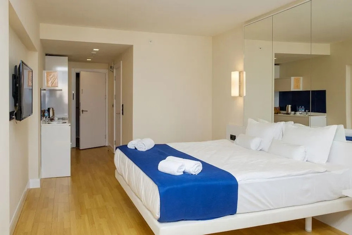 Room 4 of 20