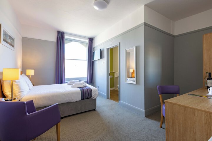 Room 6 of 46