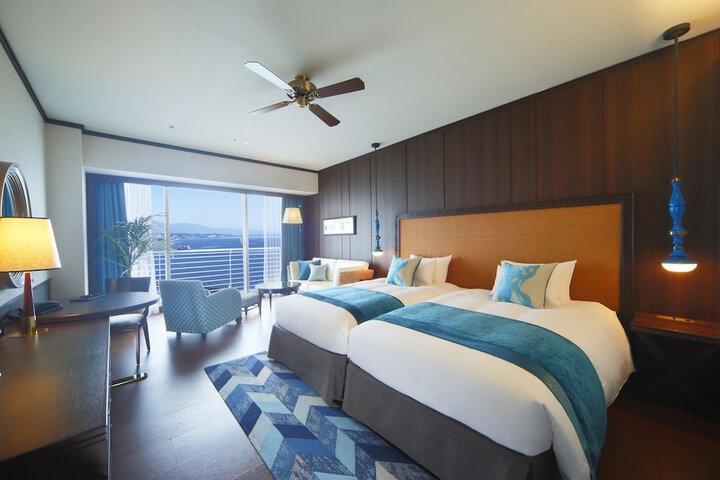 Room 5 of 100