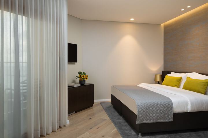 Room 7 of 62