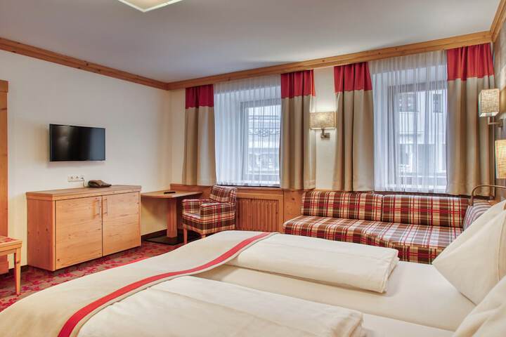 Room 32 of 171