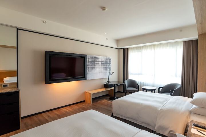 Room 16 of 68