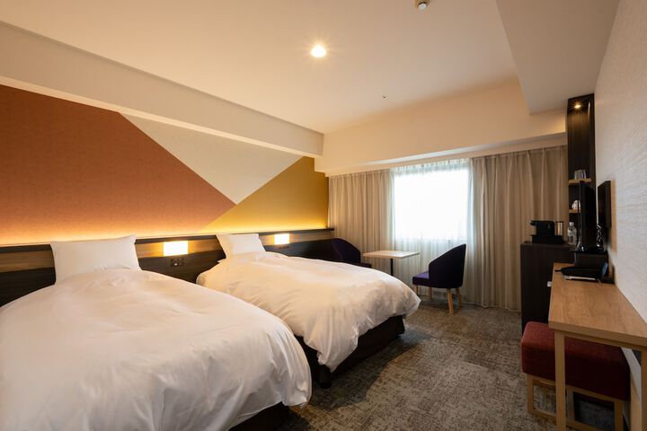 Room 10 of 83